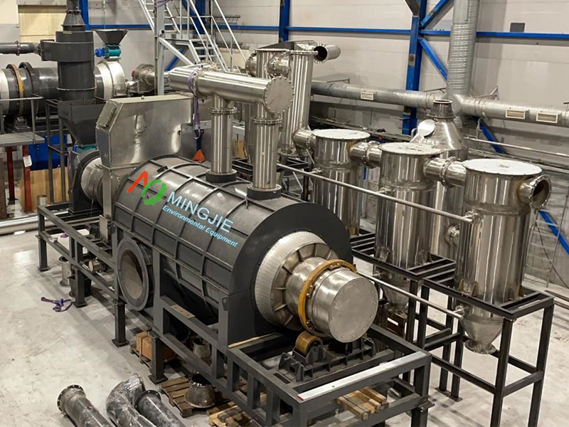 What is a Biomass Pyrolysis Plant 4 MJT-1000 Biochar Making Machine for Sale to Finland