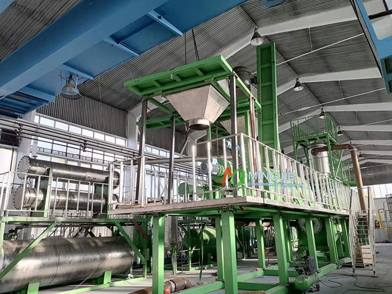 Plastic Pyrolysis Machine for Sale to Czech Republic 5 Semi-continuous Pyrolysis Plant for Sale