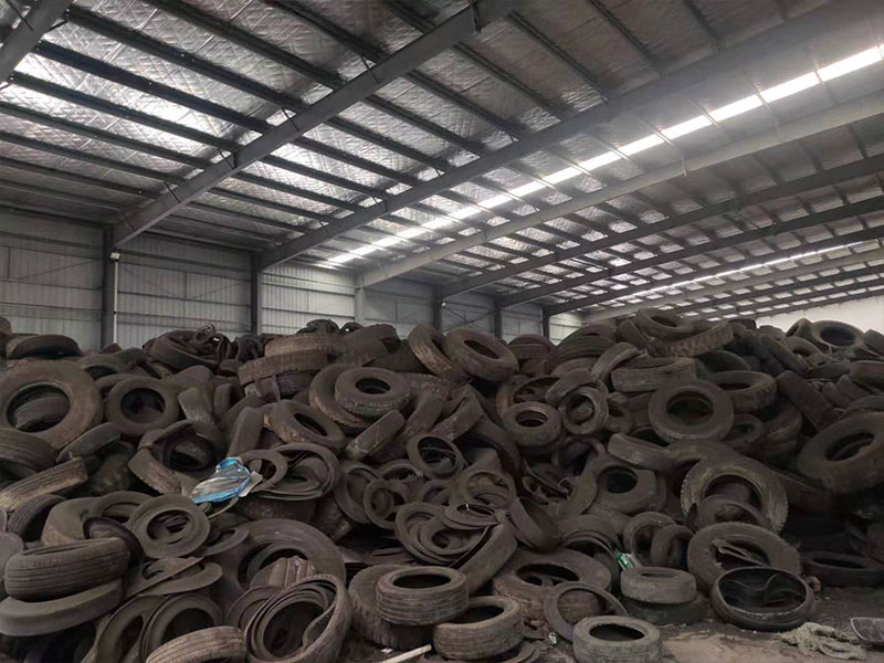 Difference between Plastic and Tyre Pyrolysis Machine 2 Waste Tyre