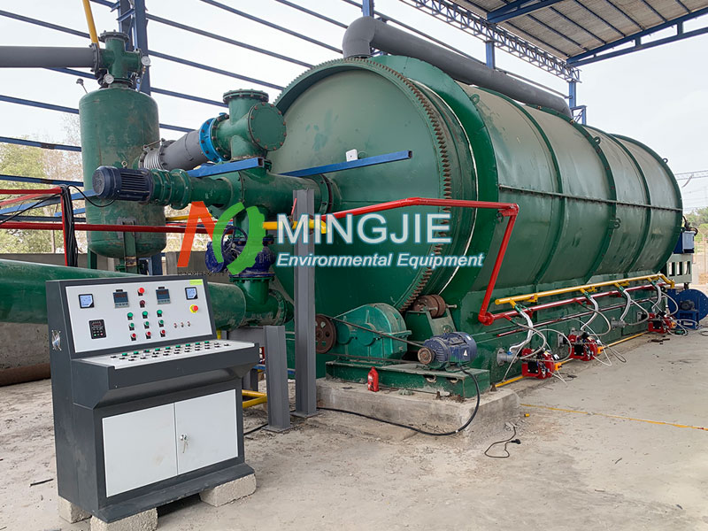 MJ-15 Plastic Waste Pyrolysis Plant Installation in Pakistan 5 Plastic Waste Pyrolysis Equipment