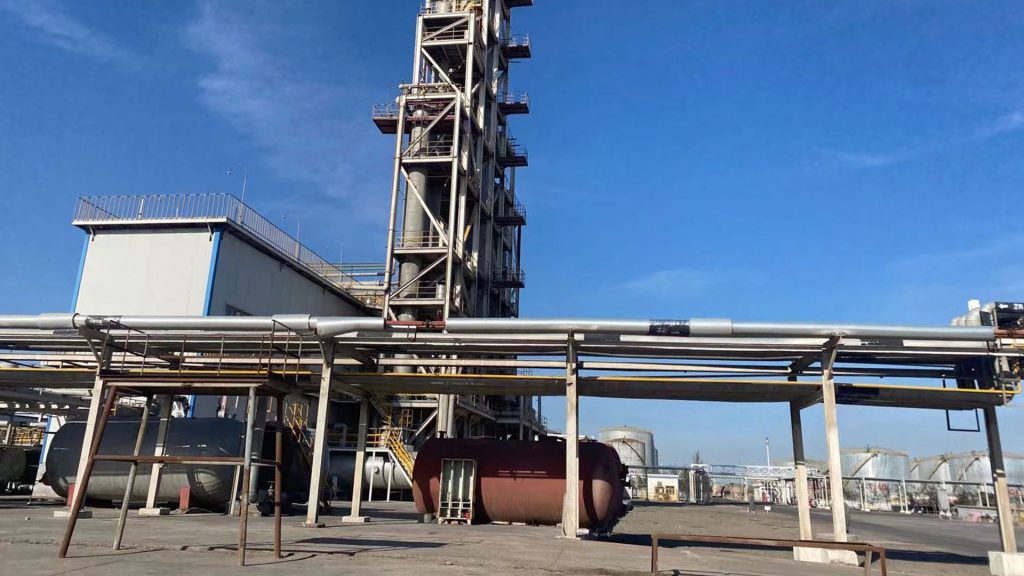 A pyrolysis plant and waste oil distillation machine