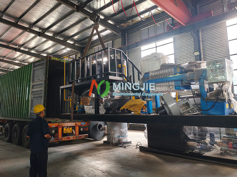 MJZ-2 Small Pyrolysis Oil Distillation Plant for Sale to Bolivia 2 Small Pyrolysis Oil Distillation Plant