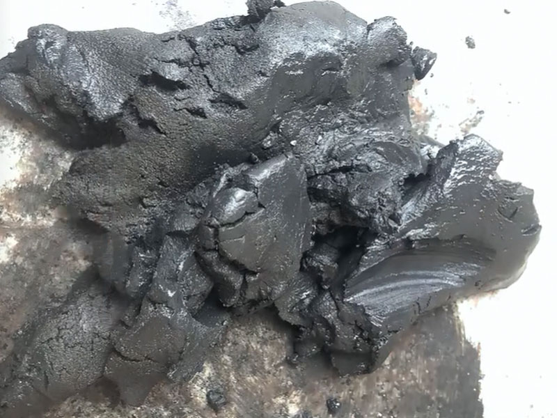 Addressing Challenges in the Oil Sludge Pyrolysis Process 3 oil sludge